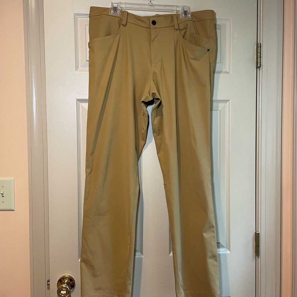 Lululemon Men’s Pants‎ with Front and Back Pockets, Waist 34?